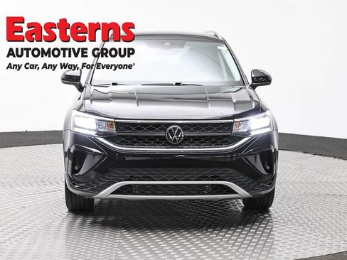 Used 2024 Volkswagen Taos SE image 2