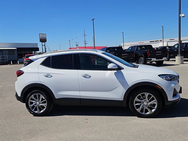 Certified 2022 Buick Encore GX Essence w/ Advanced Technology Package FWD image 5
