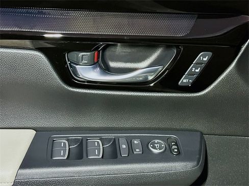 Used 2025 Honda CR-V EX-L image 9