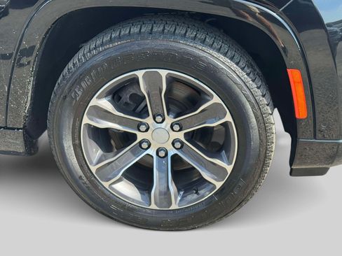 Used 2022 Jeep Grand Wagoneer Series I AWD/4WD image 9