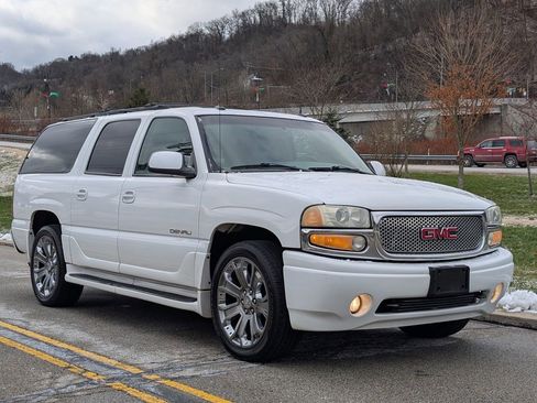 Used 2003 GMC Yukon XL Denali image 2