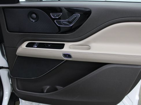 Used 2020 Lincoln Aviator Reserve w/ Equipment Group 201A image 35