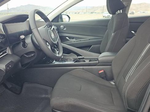 Used 2025 Hyundai Elantra SEL image 5