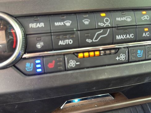 Used 2019 Ford Expedition Platinum RWD image 34