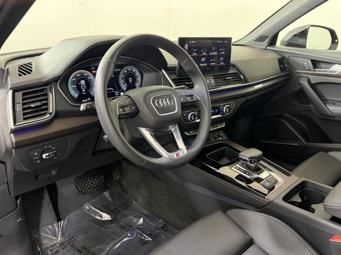 Used 2025 Audi Q5 e Premium Plus w/ Premium Plus Package AWD/4WD image 4