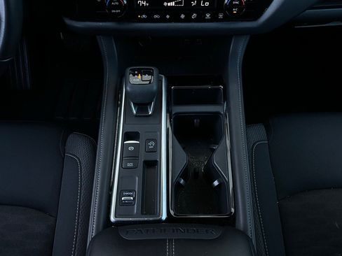 Used 2024 Nissan Pathfinder SV image 15