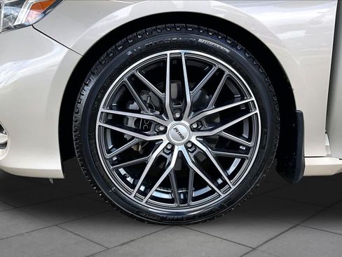 Used 2018 Honda Accord Touring image 11