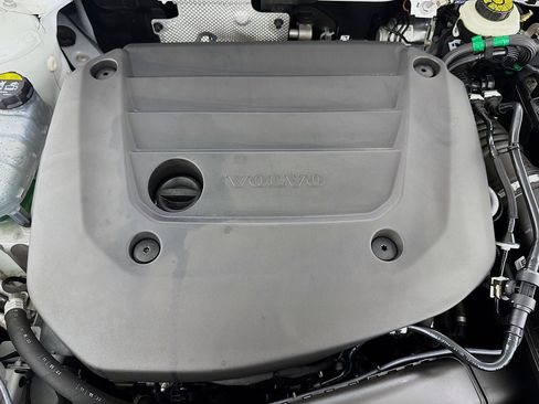 Used 2023 Volvo XC40 B4 Ultimate image 38