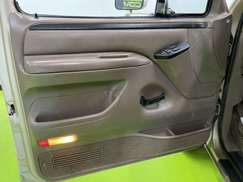 Used 1996 Ford Bronco XLT image 16