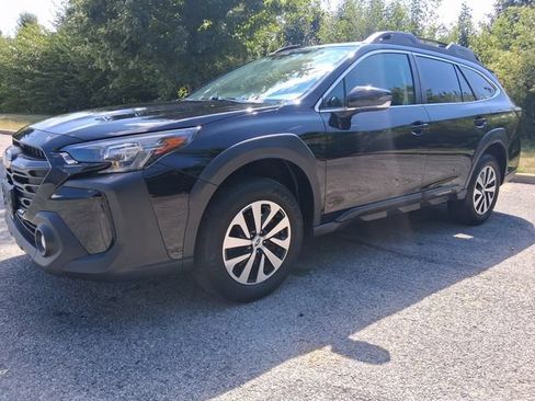 Used 2024 Subaru Outback Premium AWD/4WD image 2