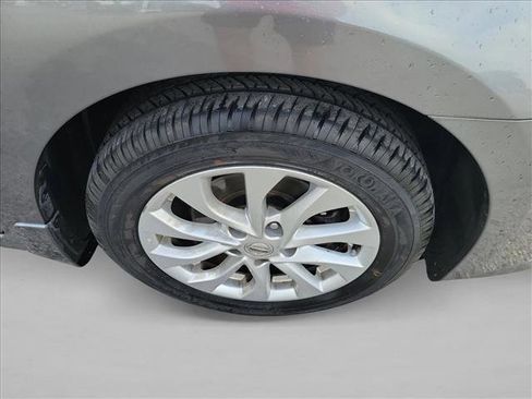 Used 2017 Nissan Sentra SV w/ Style Package image 9