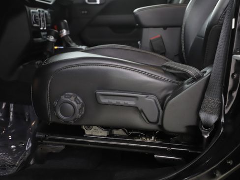 Used 2023 Jeep Wrangler Sahara w/ Dual Top Group image 27