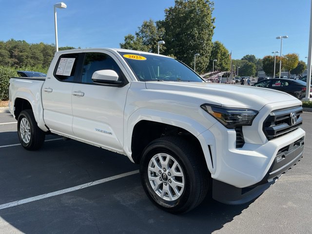 Used 2025 Toyota Tacoma SR5 AWD/4WD image 5