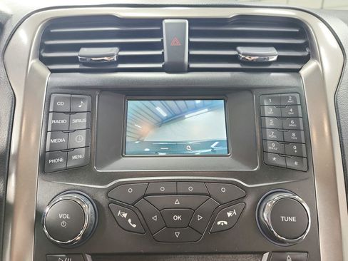 Used 2018 Ford Fusion SE image 27