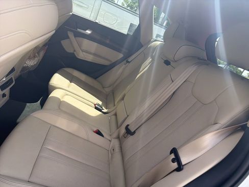 Used 2024 Audi Q5 2.0T Premium Plus w/ Premium Plus Package AWD/4WD image 2