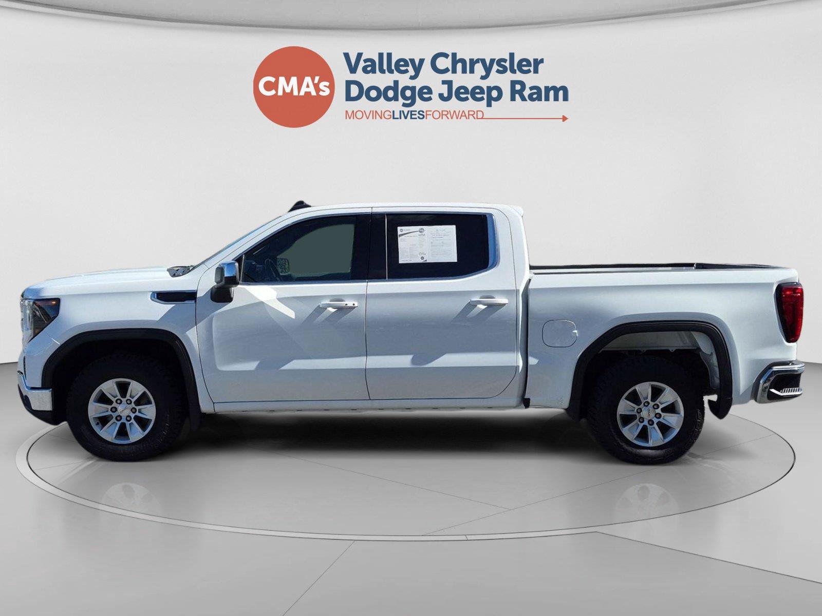 Used 2024 GMC Sierra 1500 SLE AWD/4WD image 2