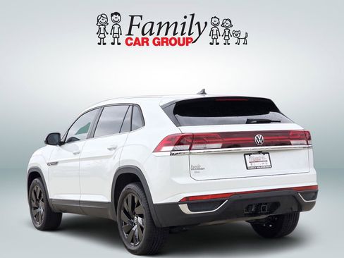 Used 2025 Volkswagen Atlas Cross Sport SE FWD image 3