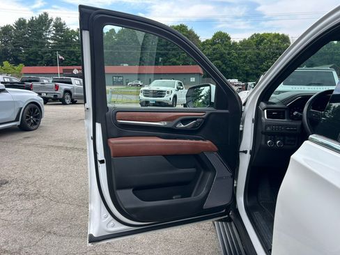Used 2024 GMC Yukon XL Denali Ultimate AWD/4WD image 14
