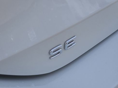 New 2026 Volkswagen Tiguan SE image 8