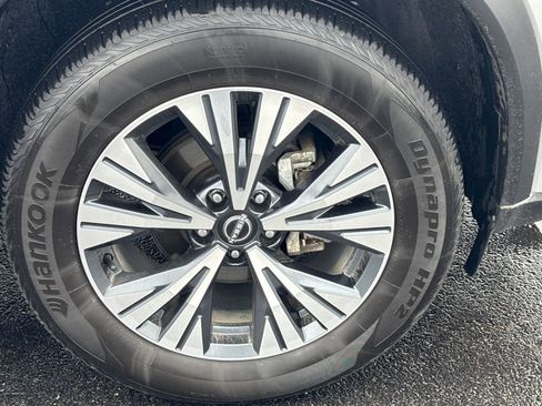 Used 2023 Nissan Rogue SV AWD/4WD image 9