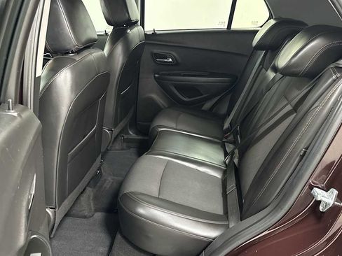 Used 2022 Chevrolet Trax LT w/ LT Convenience Package image 24