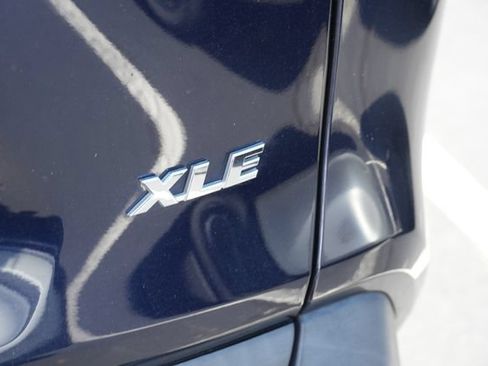 Used 2020 Toyota RAV4 XLE Premium FWD image 11