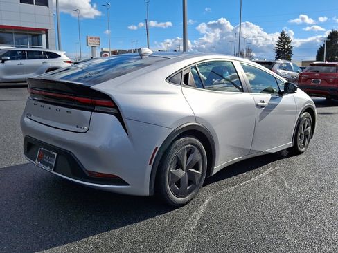 Used 2024 Toyota Prius LE image 10