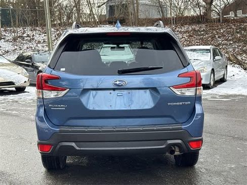 Certified 2023 Subaru Forester Premium image 4