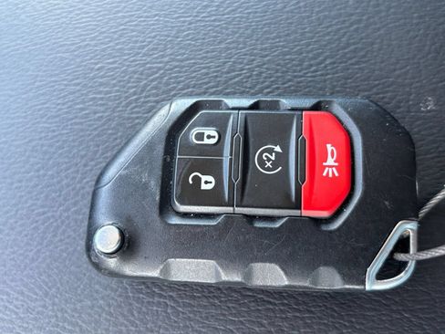 Used 2025 Jeep Wrangler Unlimited Sahara AWD/4WD image 21