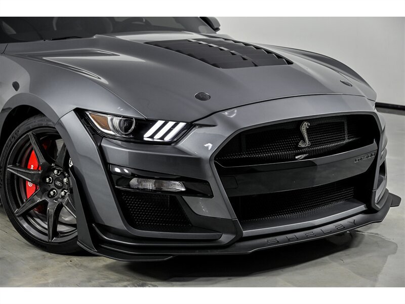 Used 2022 Ford Mustang Shelby GT500 w/ Carbon Fiber Track Pack RWD image 2