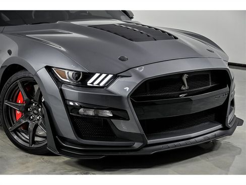 Used 2022 Ford Mustang Shelby GT500 w/ Carbon Fiber Track Pack RWD image 2