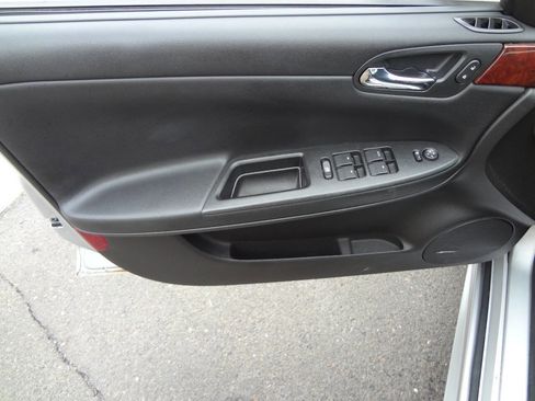 Used 2009 Chevrolet Impala LT w/ Luxury Edition Package image 11