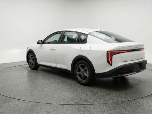 Used 2025 Kia K4 FWD image 6