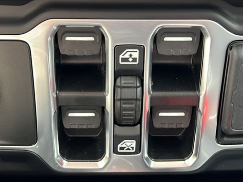 Used 2022 Jeep Wrangler Unlimited Sport AWD/4WD image 17