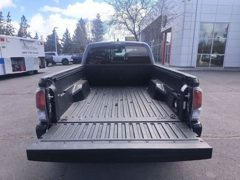 Used 2022 Toyota Tacoma TRD Off-Road image 22