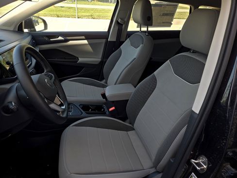 New 2024 Volkswagen Taos SE image 19