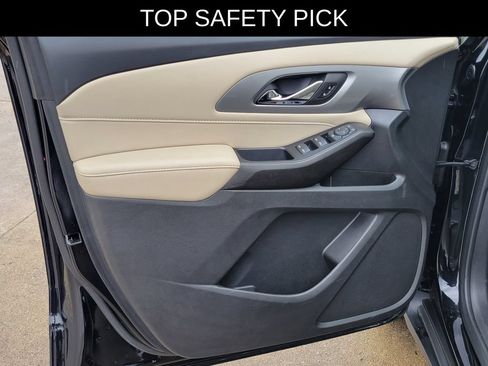 Used 2022 Chevrolet Traverse LS FWD image 18