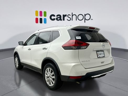 Used 2020 Nissan Rogue SV image 3