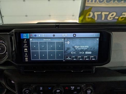 Used 2025 Jeep Gladiator Sport AWD/4WD image 19