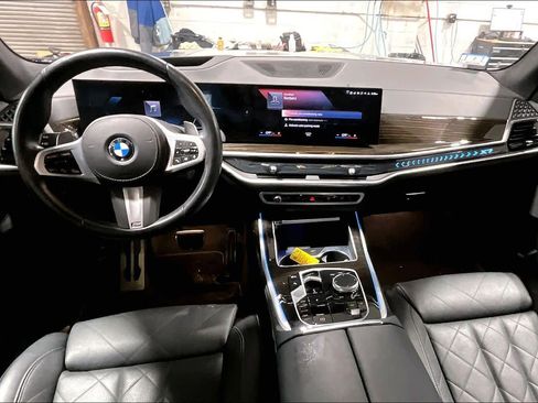 Used 2023 BMW X7 xDrive40i w/ M Sport Package image 16