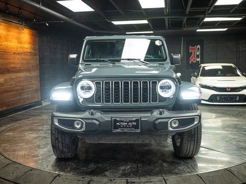 Used 2025 Jeep Wrangler Unlimited Sahara image 4