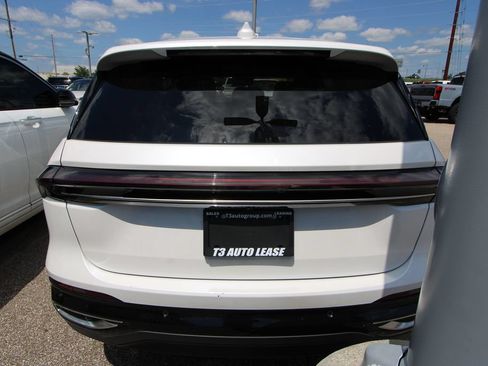 Used 2024 Lincoln Nautilus Premier AWD/4WD image 6