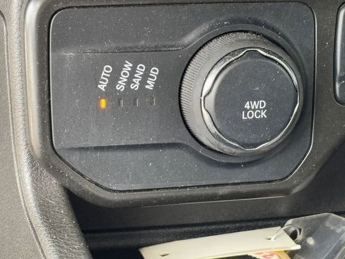 Used 2022 Jeep Renegade Latitude w/ Convenience Group AWD/4WD image 23