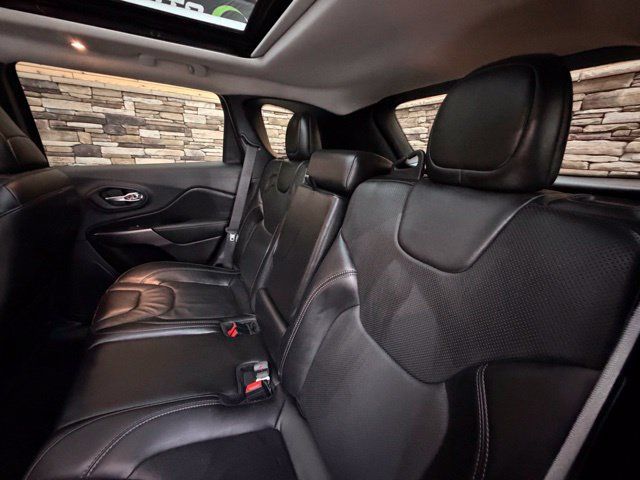 Used 2020 Jeep Cherokee Limited AWD/4WD image 32