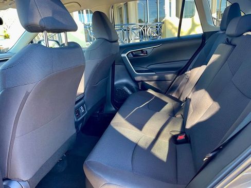 Used 2025 Toyota RAV4 LE AWD/4WD image 12