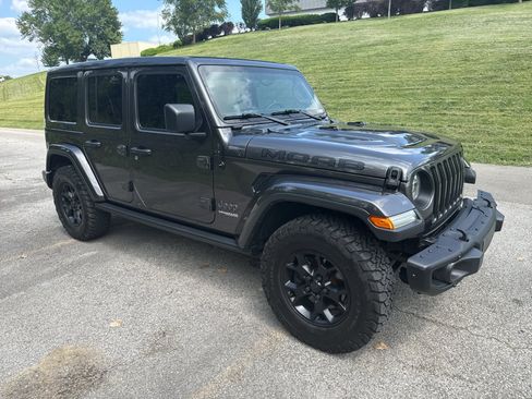 Used 2019 Jeep Wrangler Unlimited Sahara w/ Quick Order Package 24M Moab AWD/4WD image 7
