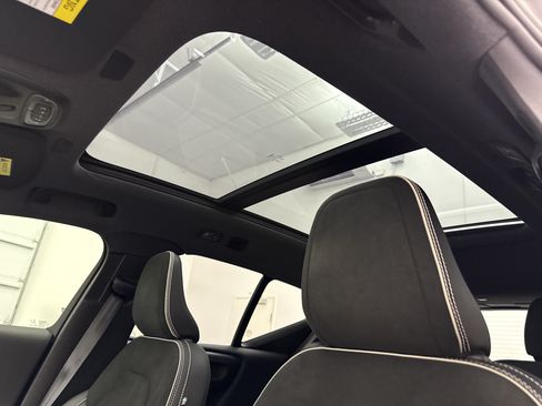 Used 2019 Volvo XC40 T5 R-Design AWD/4WD image 15