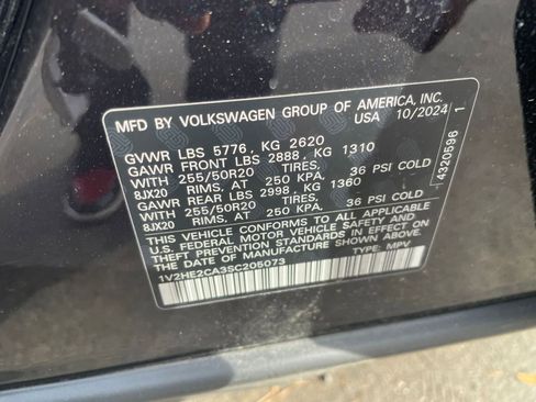 Used 2025 Volkswagen Atlas Cross Sport SE image 24