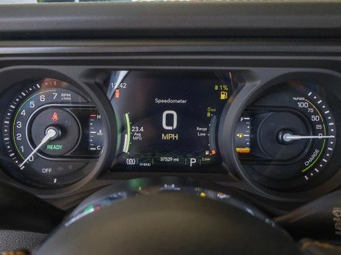 Used 2024 Jeep Wrangler Unlimited Sahara w/ Technology Group AWD/4WD image 25