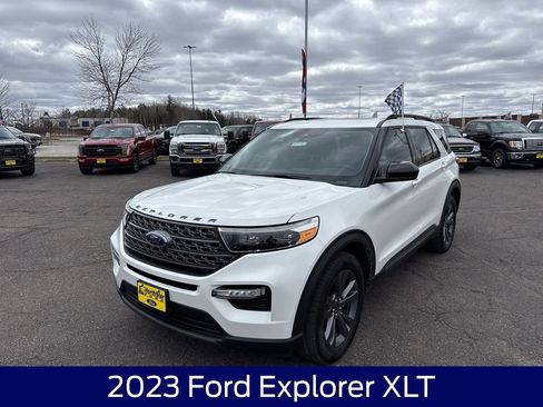 Used 2023 Ford Explorer XLT w/ Equipment Group 202A AWD/4WD image 3